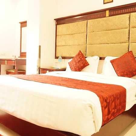 Hotel Eleven Heights ,Bhopal Exterior photo
